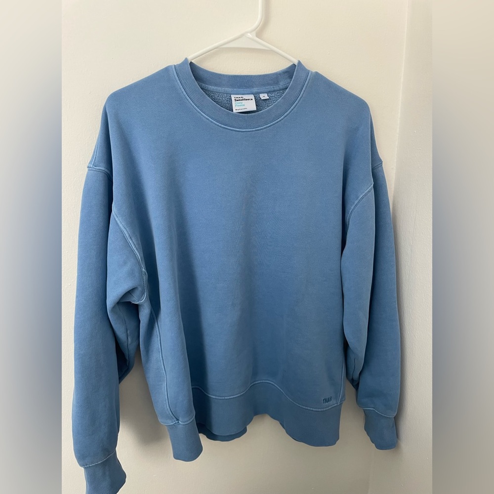 Aritzia Boyfriend Crewneck in Blue. Size Medium. Brand new never worn.